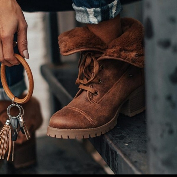 Fur lined booties!!! - Picture 2 of 3